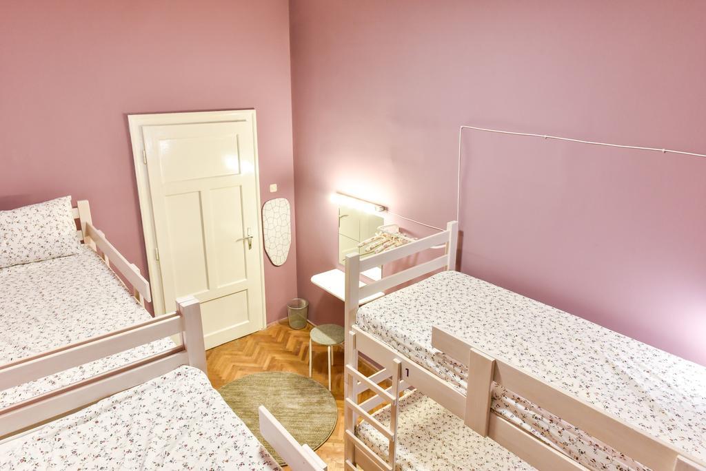 Get Inn Skopje Hostel Εξωτερικό φωτογραφία